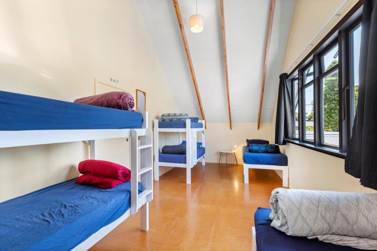 Хостел Raglan Backpackers Екстер'єр фото