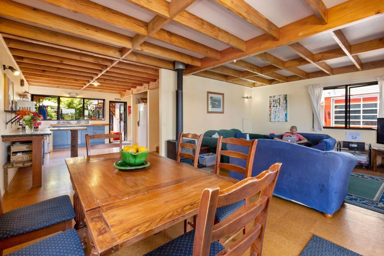 Хостел Raglan Backpackers Екстер'єр фото