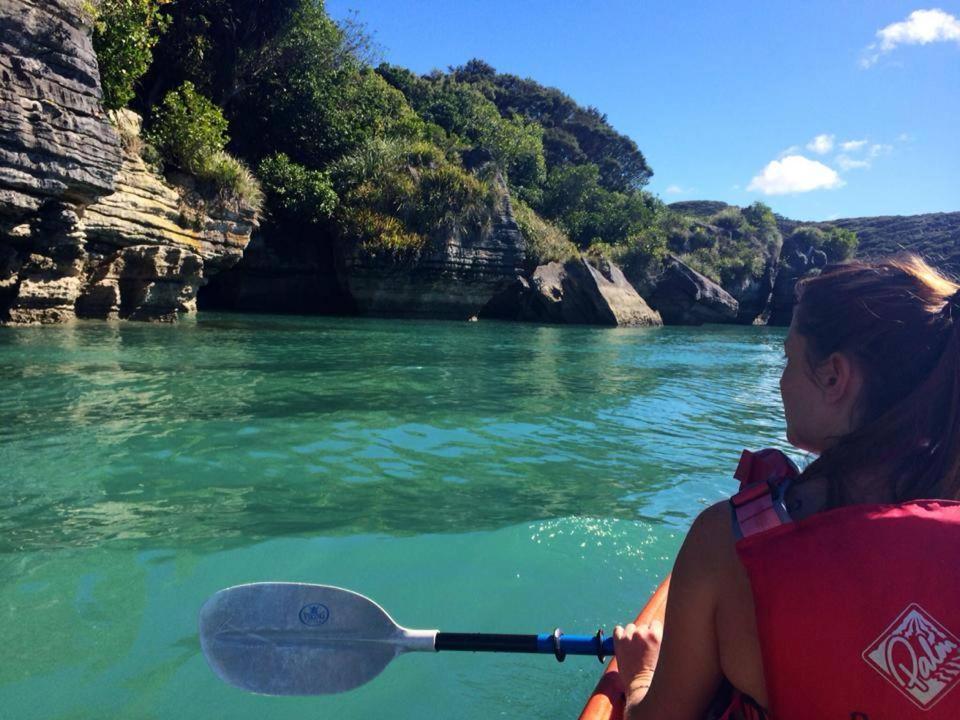Хостел Raglan Backpackers Екстер'єр фото
